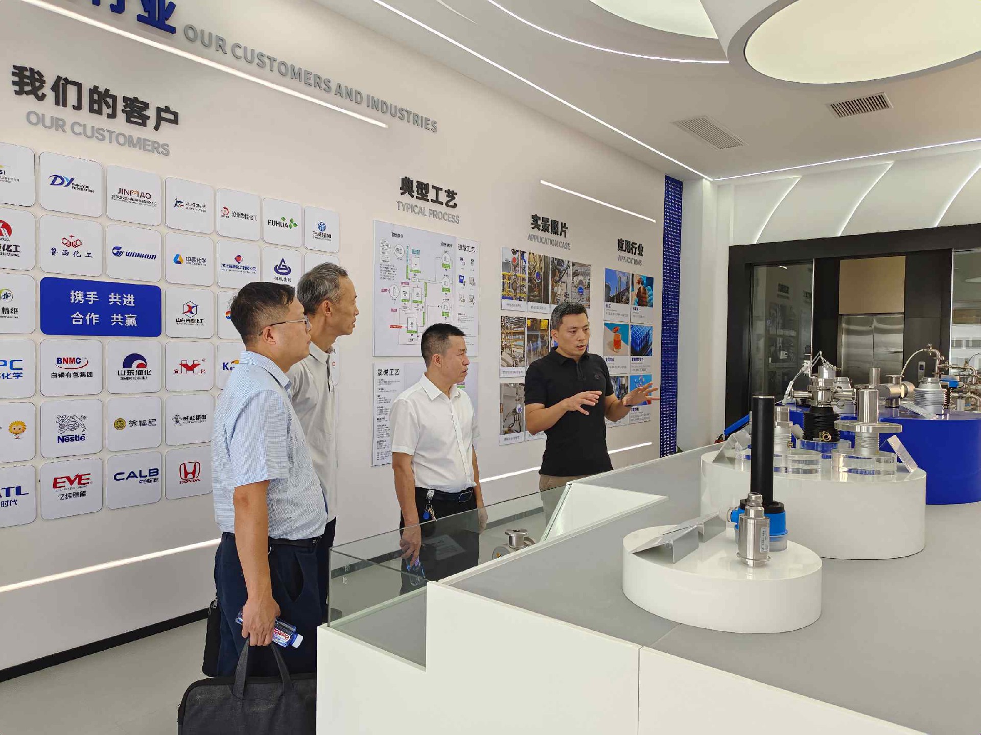 湖南省工业和信息化行业事务中心、湖南省仪器仪表行业协会一行莅临楚一测控调研交流